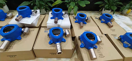 深國(guó)安出貨固定式粉塵檢測(cè)儀和氣體報(bào)警控制器實(shí)拍現(xiàn)場(chǎng)